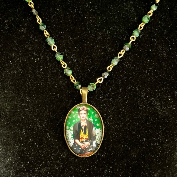 Frida Kahlo Art Pendant Necklace Malachite Chain - Picture 4 of 17